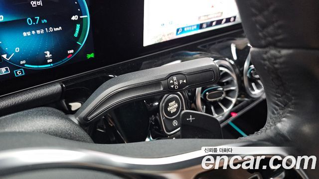Mercedes-Benz GLA-Class 2021 — photo 29