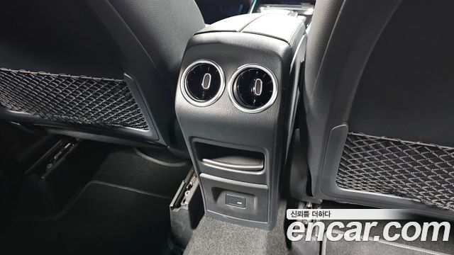 Mercedes-Benz GLA-Class 2021 — photo 30