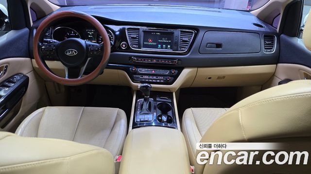 Kia Canival 2016 — photo 10