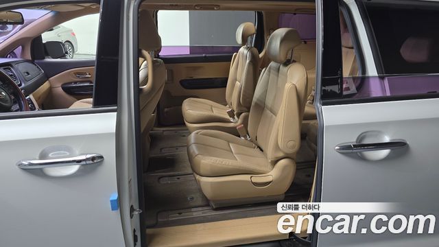 Kia Canival 2016 — photo 17