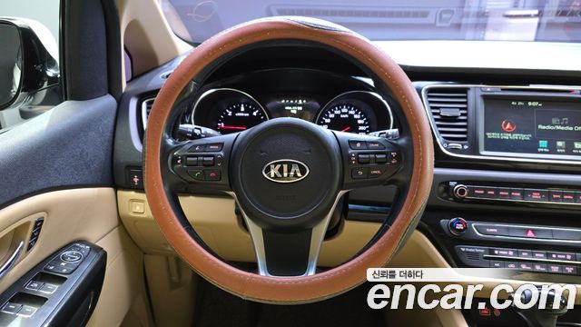 Kia Canival 2016 — photo 19