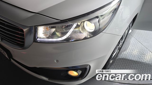 Kia Canival 2016 — photo 8