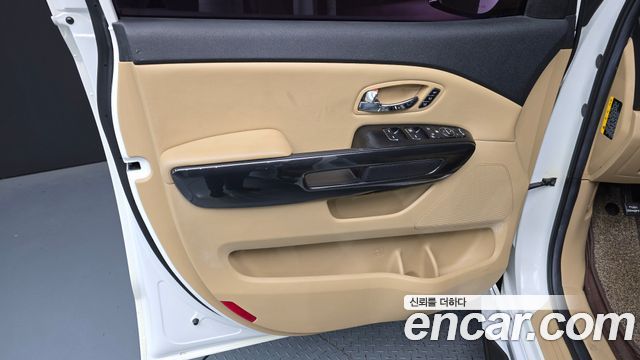 Kia Canival 2016 — photo 14