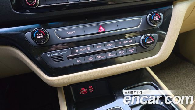 Kia Canival 2016 — photo 31