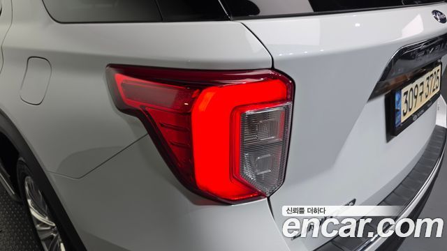 Ford Explorer 2021 — photo 9