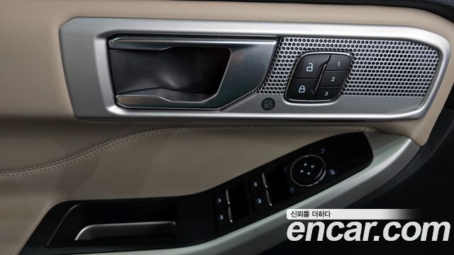 Ford Explorer 2021 — photo 30