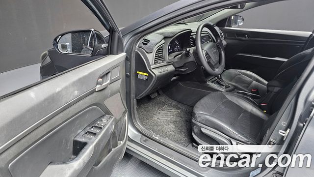 Hyundai AVANTE 2017 — photo 10