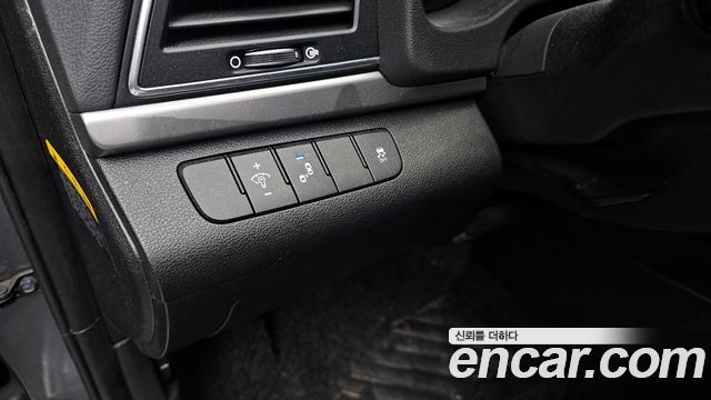 Hyundai AVANTE 2017 — photo 18