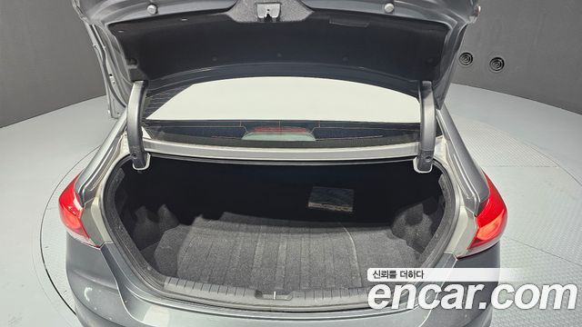 Hyundai AVANTE 2017 — photo 20