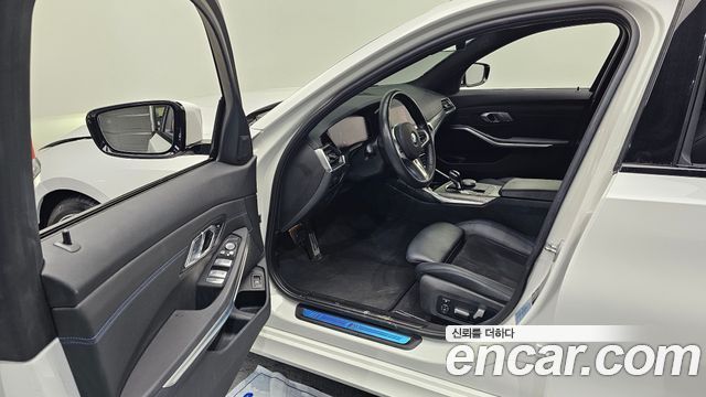 BMW 3-Series 2021 — photo 10