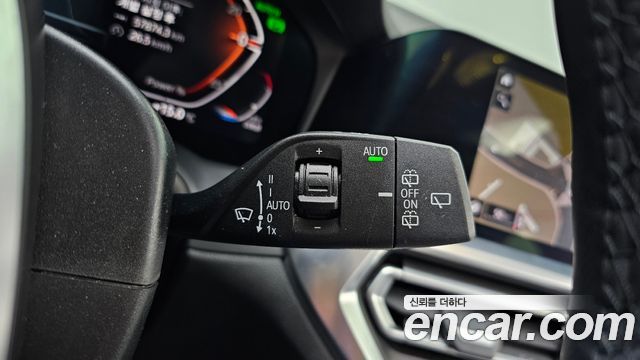 BMW 3-Series 2021 — photo 17