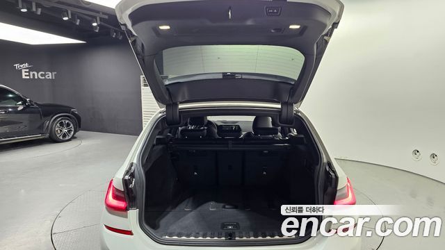 BMW 3-Series 2021 — photo 20