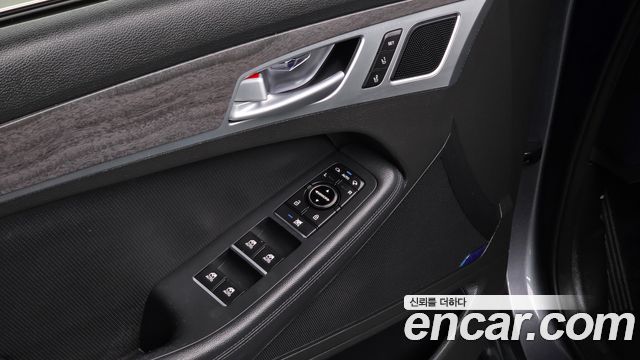 Hyundai Genesis 2016 — photo 16