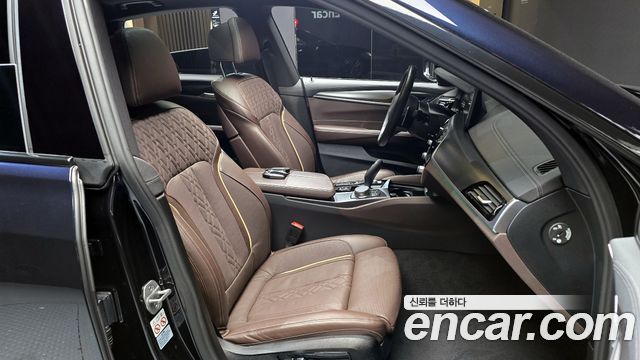 BMW Gran Turismo 2023 — photo 12