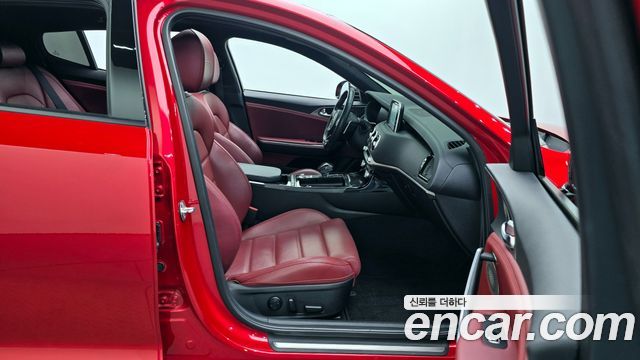 Kia Stinger 2018 — photo 11