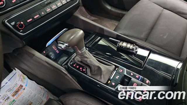 Kia K7 2018 — photo 12