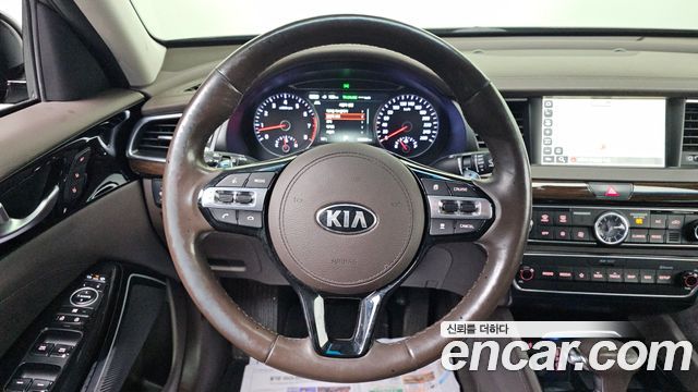 Kia K7 2018 — photo 21
