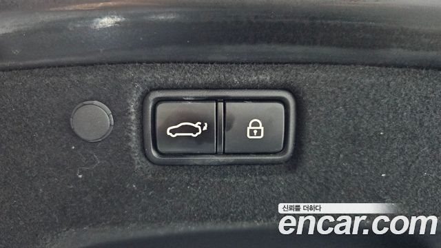 Kia K7 2018 — photo 26