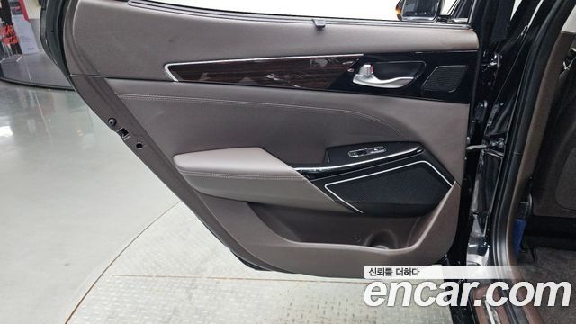 Kia K7 2018 — photo 15