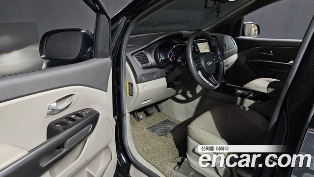 Kia Canival 2018 — photo 10