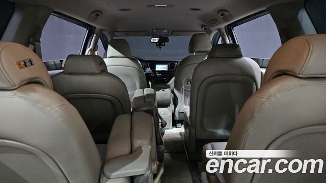 Kia Canival 2018 — photo 11