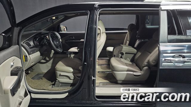 Kia Canival 2018 — photo 19
