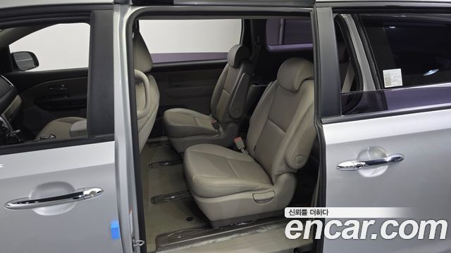 Kia Canival 2019 — photo 17