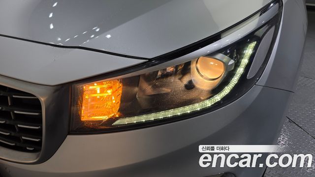 Kia Canival 2019 — photo 8