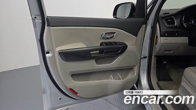 Kia Canival 2019 — photo 14