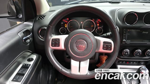 Jeep Compass 2017 — photo 13