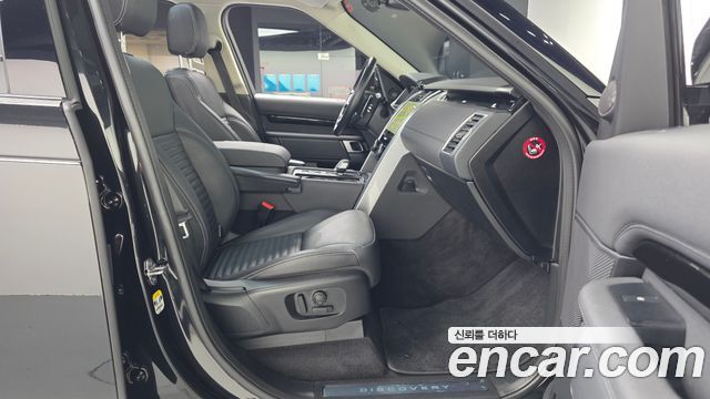 Land Rover Discovery 2022 — photo 11