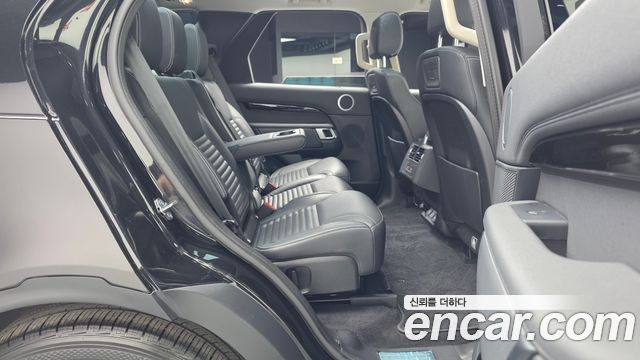 Land Rover Discovery 2022 — photo 12