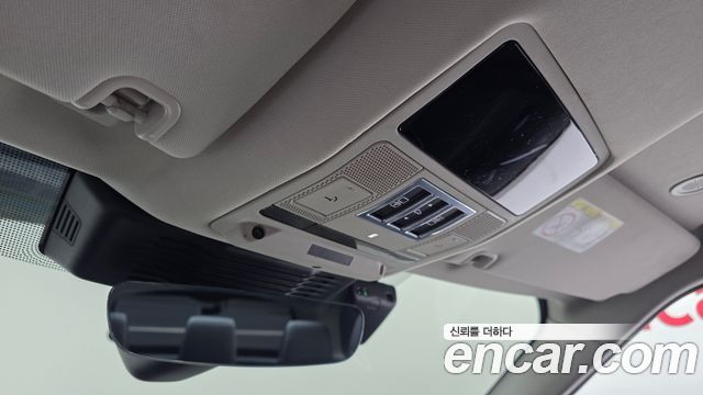 Land Rover Discovery 2022 — photo 17