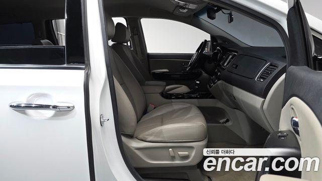Kia Canival 2020 — photo 16