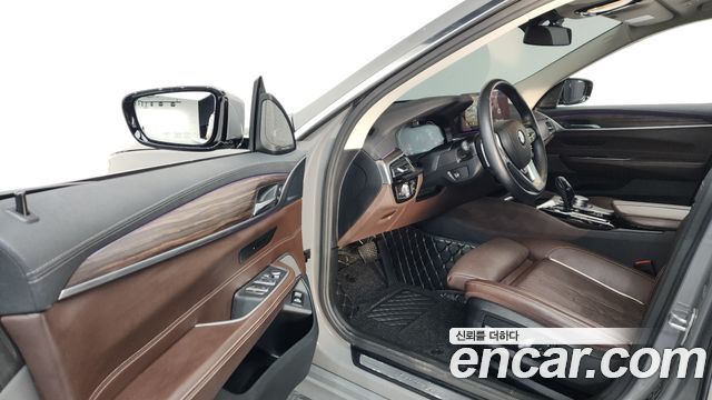 BMW Gran Turismo 2021 — photo 13