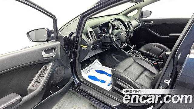 Kia K3 2016 — photo 10