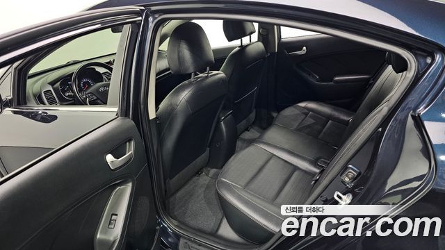 Kia K3 2016 — photo 11