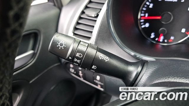 Kia K3 2016 — photo 16