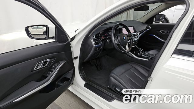 BMW 3-Series 2019 — photo 13