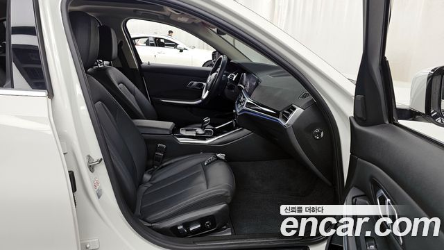 BMW 3-Series 2019 — photo 17
