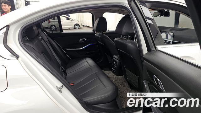 BMW 3-Series 2019 — photo 18