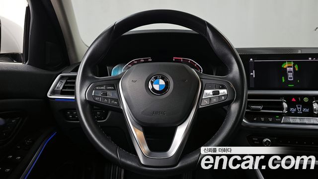 BMW 3-Series 2019 — photo 19