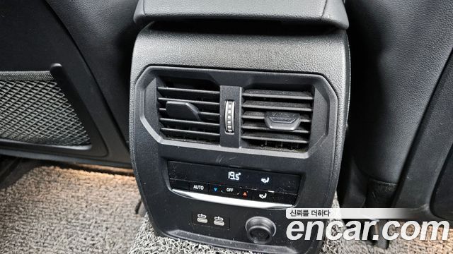 BMW 3-Series 2019 — photo 25