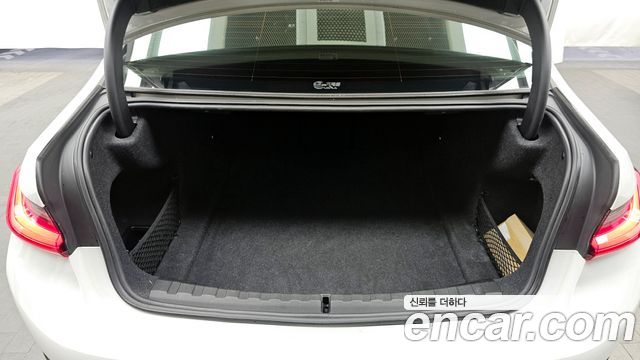 BMW 3-Series 2019 — photo 26