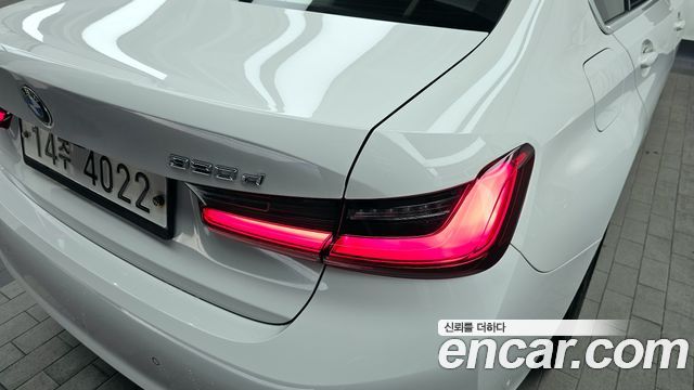 BMW 3-Series 2019 — photo 9