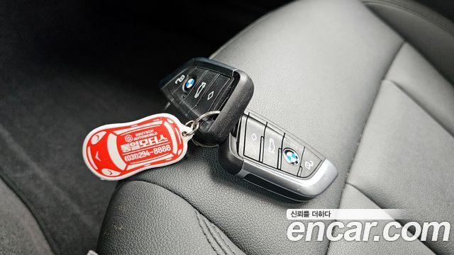 BMW 3-Series 2019 — photo 35