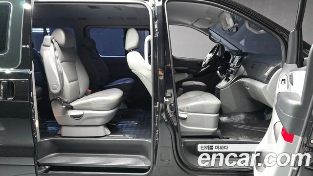 Hyundai Starex 2021 — photo 18