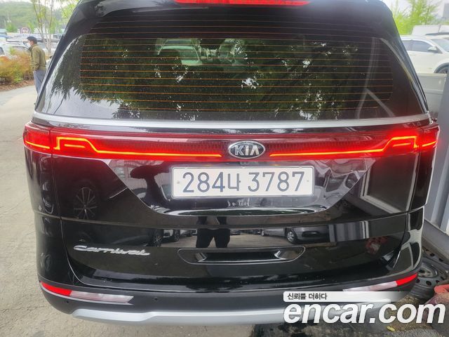 Kia Canival 2021 — photo 4