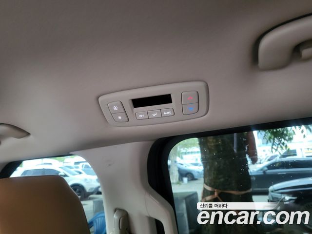 Kia Canival 2021 — photo 15