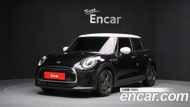 Mini Cooper 2023 — photo 1